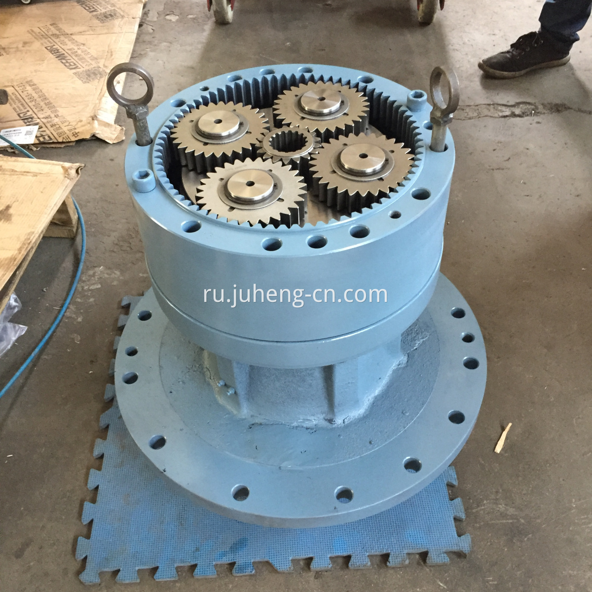 R320 Swing Gearbox